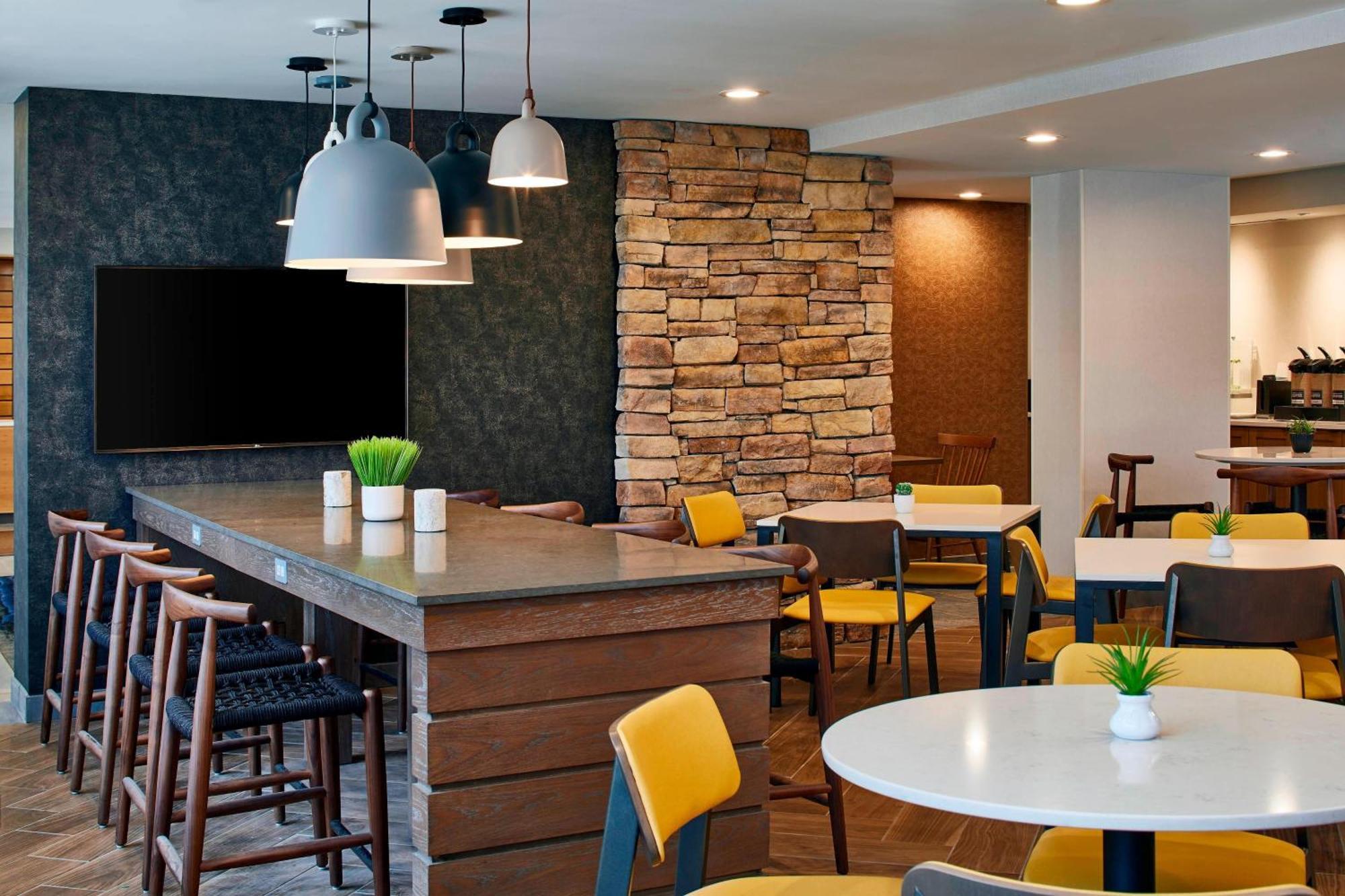 Fairfield Inn & Suites By Marriott Albany Airport Exterior photo